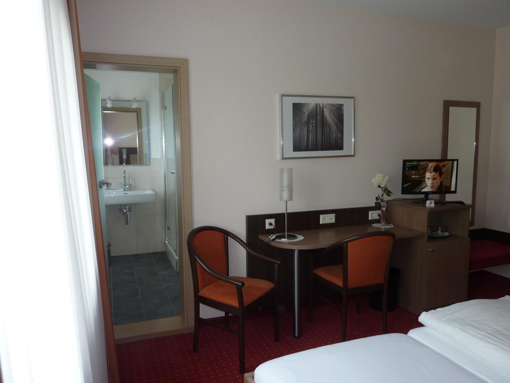 פרוידנשטאדט Hotel Gasthof Koenig Karl חדר תמונה