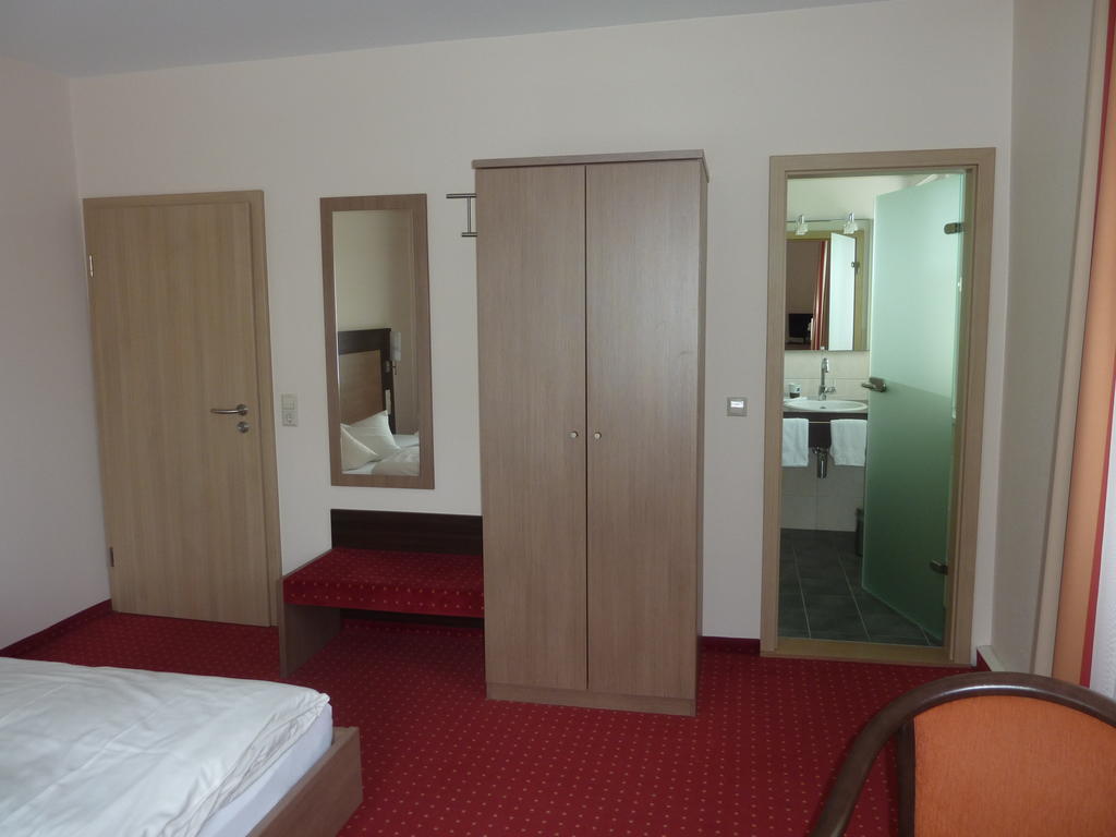 פרוידנשטאדט Hotel Gasthof Koenig Karl חדר תמונה