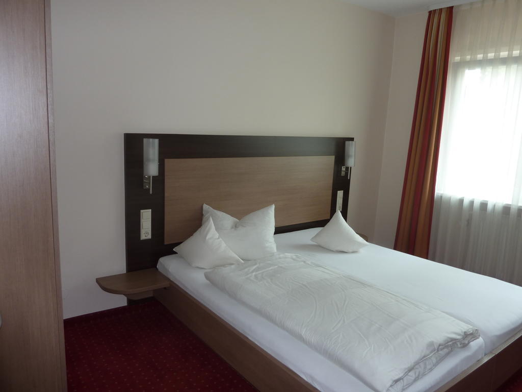 פרוידנשטאדט Hotel Gasthof Koenig Karl חדר תמונה