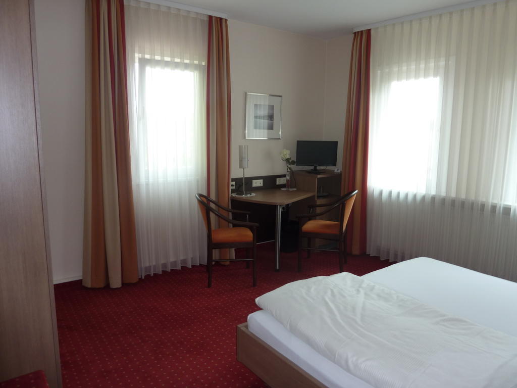 פרוידנשטאדט Hotel Gasthof Koenig Karl חדר תמונה