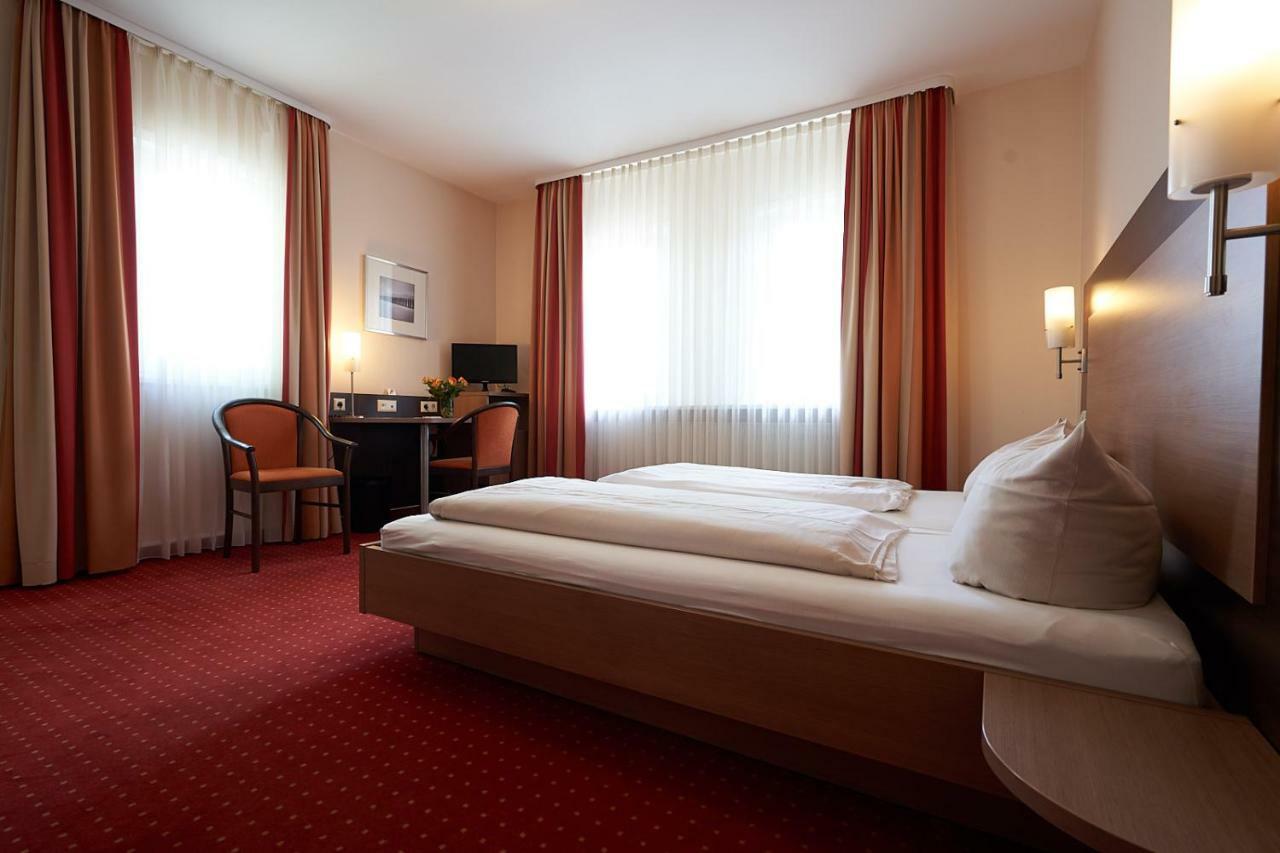 פרוידנשטאדט Hotel Gasthof Koenig Karl מראה חיצוני תמונה