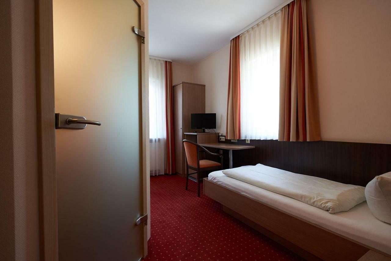 פרוידנשטאדט Hotel Gasthof Koenig Karl מראה חיצוני תמונה